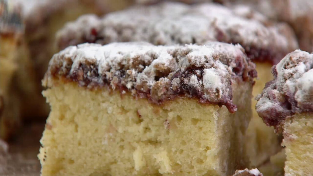 Jimmy The Baker 18 5 5 Oz Cinnamon Or Raspberry Crumb Cake Slices On 